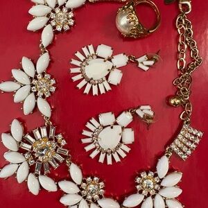 Elegant White and Gold Jewelry Set